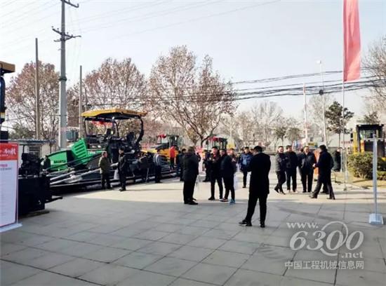 山推舉行徐州大型路面機(jī)械推介會(huì)