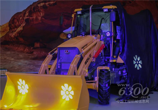 山東臨工新一代挖掘裝載機B877F在阿曼市場成功發(fā)布