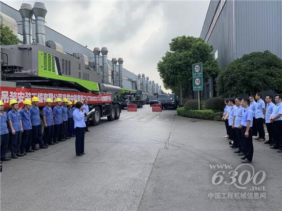 中聯(lián)重科800噸全地面起重機(jī)交付客戶(hù)