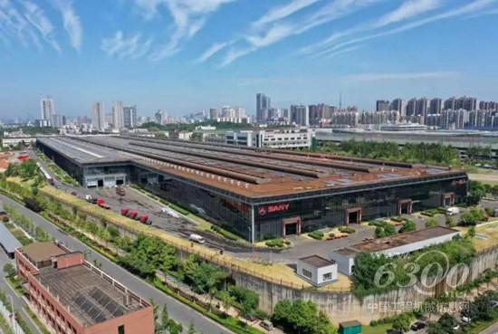 　　“三一重工一直是以‘三個一流’為目標牽引，即‘創(chuàng)建一流企業(yè),造就一流人才,做出一流貢獻’，我們希望通過高品質的產品和服務改善中國產品的國際形象?！苯眨恢毓た偛孟蛭牟ㄔ诮邮苡浾卟稍L時言語間流露出的淡然從容，與當年評價凱雷并購案的慷慨激昂形成鮮明的對比。