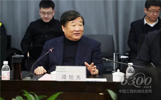 濰柴動力技術(shù)營銷團隊到雷沃重工交流