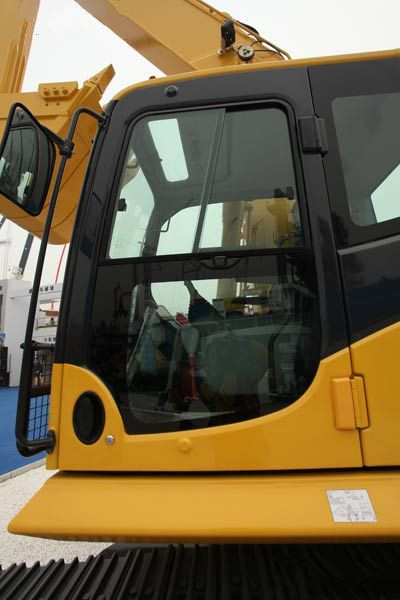 小松PC240LC-8履帶式液壓挖掘機(jī)