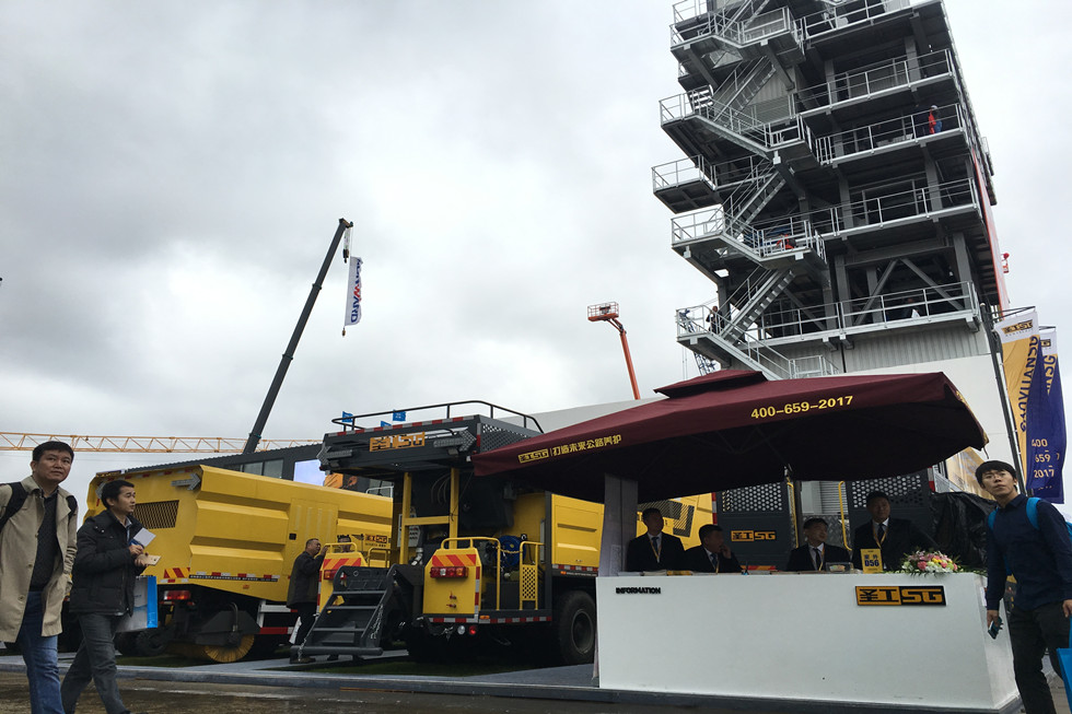 Bauma China 2016——河南高遠公路養(yǎng)護設備股份有限公司展臺風采