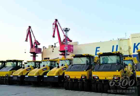 徐工20余臺(tái)道路機(jī)械批量發(fā)往阿爾及利亞