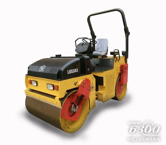 國(guó)機(jī)重工洛陽公司LDS303雙鋼輪振動(dòng)壓路機(jī)
