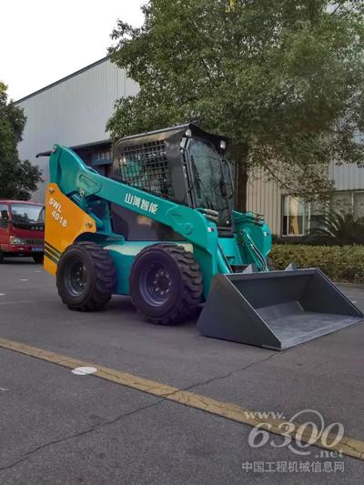 山河智能SWL4018滑移裝載機(jī)盛裝起航