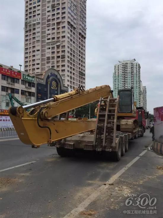 廈工挖掘機(jī)馬不停蹄趕往下一個(gè)施工場所