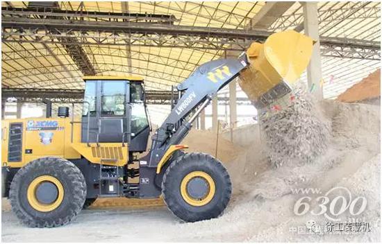 徐工LW600FV裝載機(jī)在比賽現(xiàn)場