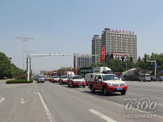 雷沃阿波斯農(nóng)業(yè)裝備服務(wù)車(chē)與配件供應(yīng)車(chē)同期出征