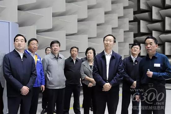 全國政協(xié)副主席王家瑞來徐調研并到徐工集團考察