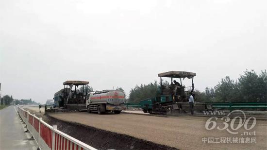 合寧高速擴(kuò)改建項(xiàng)目中，徐工RP755攤鋪機(jī)老驥伏櫪，比翼雙飛！