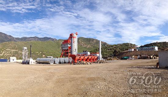 南北高速公路項目上的德基機械DG5000型瀝青混合料攪拌設(shè)備