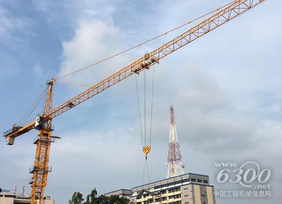 中聯(lián)重科TC7525-16D正在建設科倫坡克里斯特廣場項目