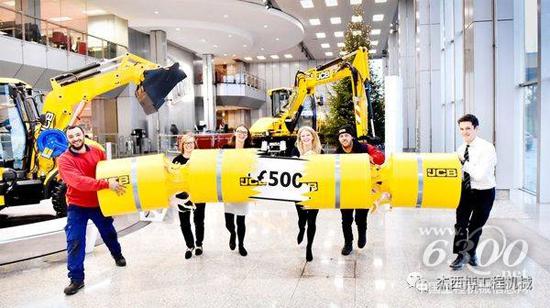 歡慶圣誕節(jié)！JCB 員工每人獲獎(jiǎng)500英鎊！