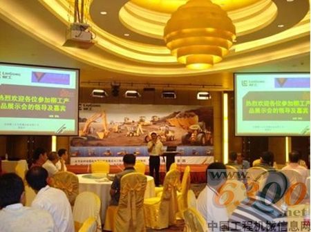 柳工“小機(jī)器·大舞臺” 感受之旅2010青島巡演