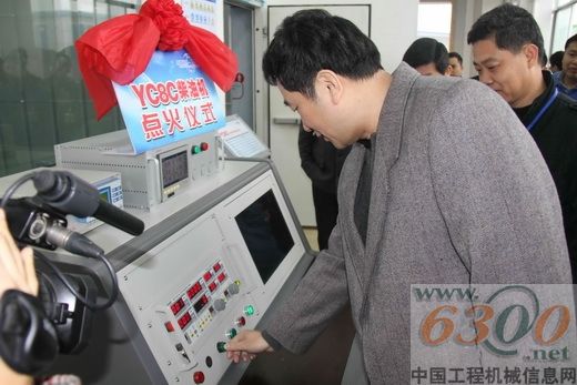 晏平為YC8C柴油發(fā)動(dòng)機(jī)點(diǎn)火