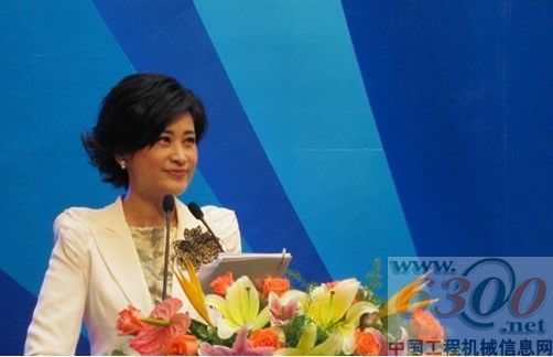 鳳凰衛(wèi)視著名主持人吳小莉主持論壇開(kāi)幕式