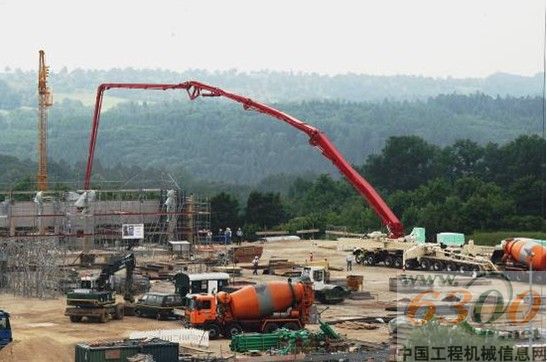 普茨邁斯特70泵車(chē)的工地施工照片