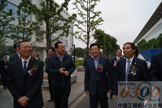 三一重工,世界最長(zhǎng)臂架泵車(chē)