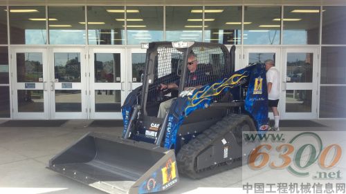 凱斯TR270履帶式滑移裝載機(jī)