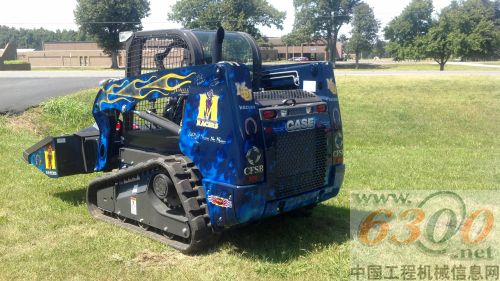 工作中的凱斯TR270履帶式滑移裝載機(jī)